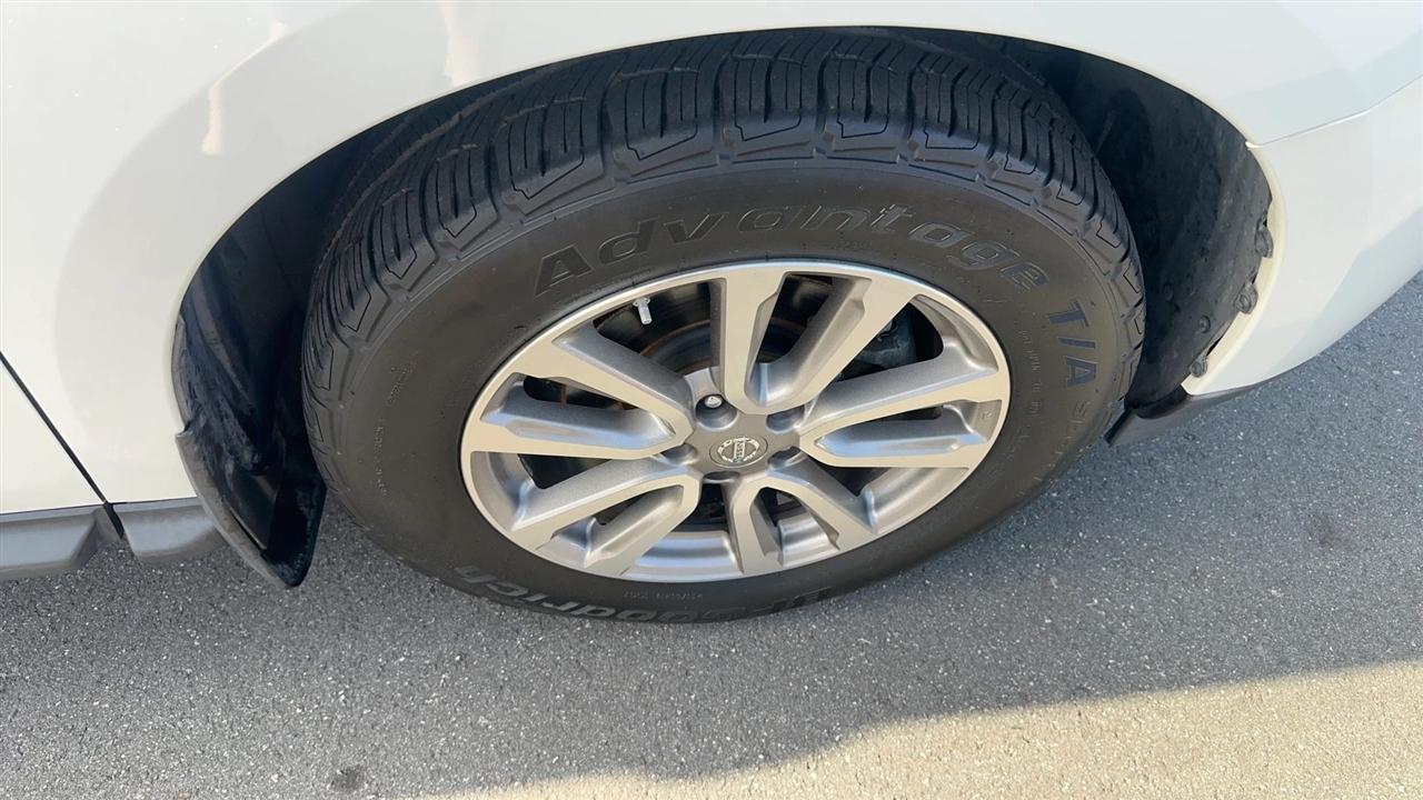 Nissan Pathfinder 2WD 4dr SV 2015