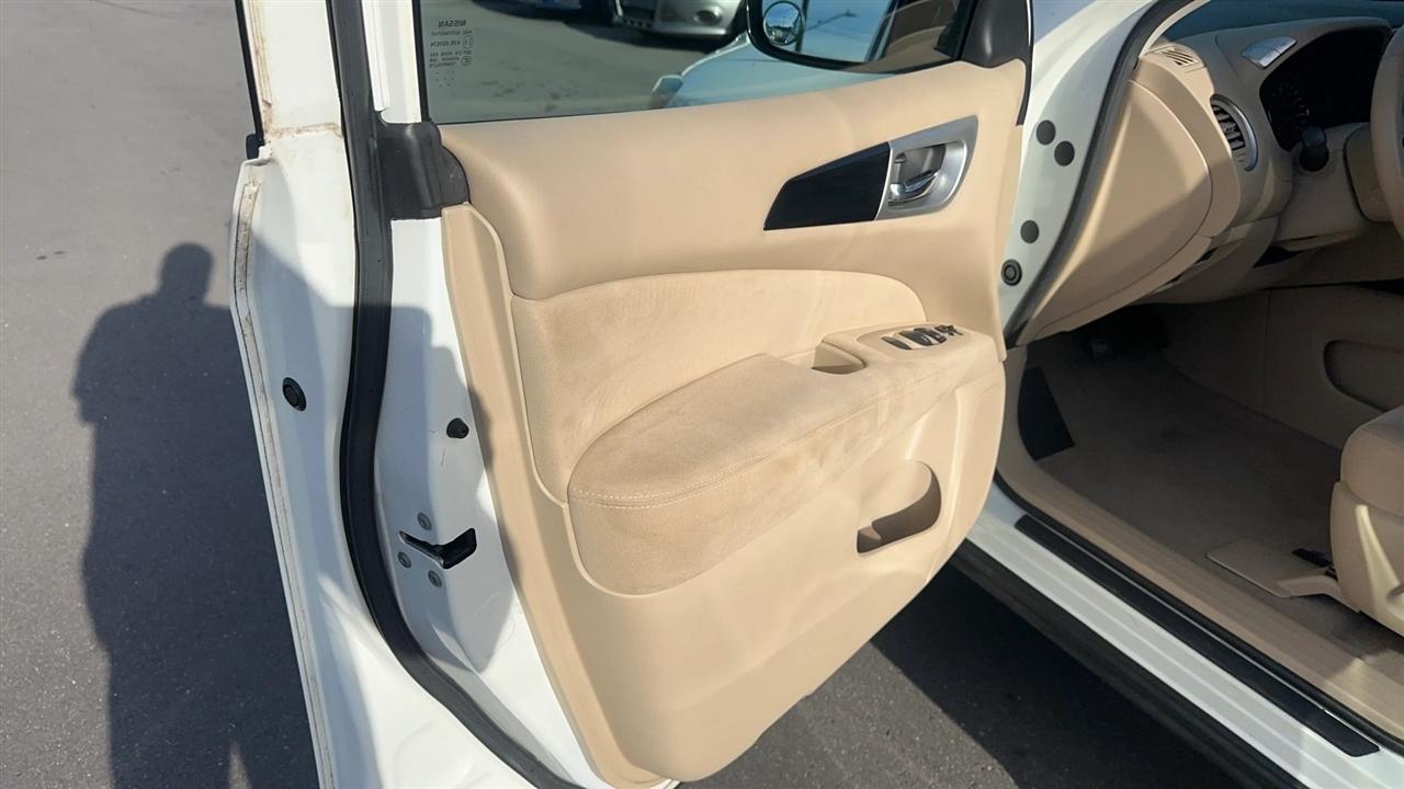 Nissan Pathfinder 2WD 4dr SV 2015