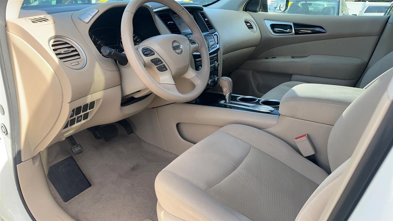 Nissan Pathfinder 2WD 4dr SV 2015