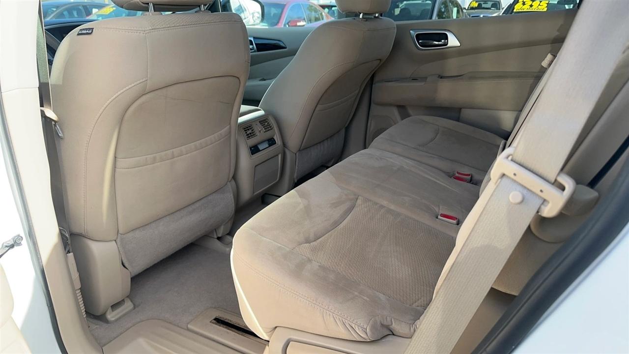 Nissan Pathfinder 2WD 4dr SV 2015