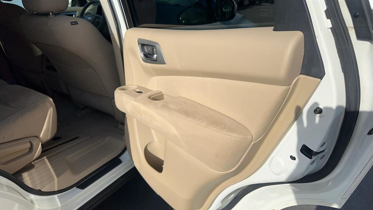 Nissan Pathfinder 2WD 4dr SV 2015