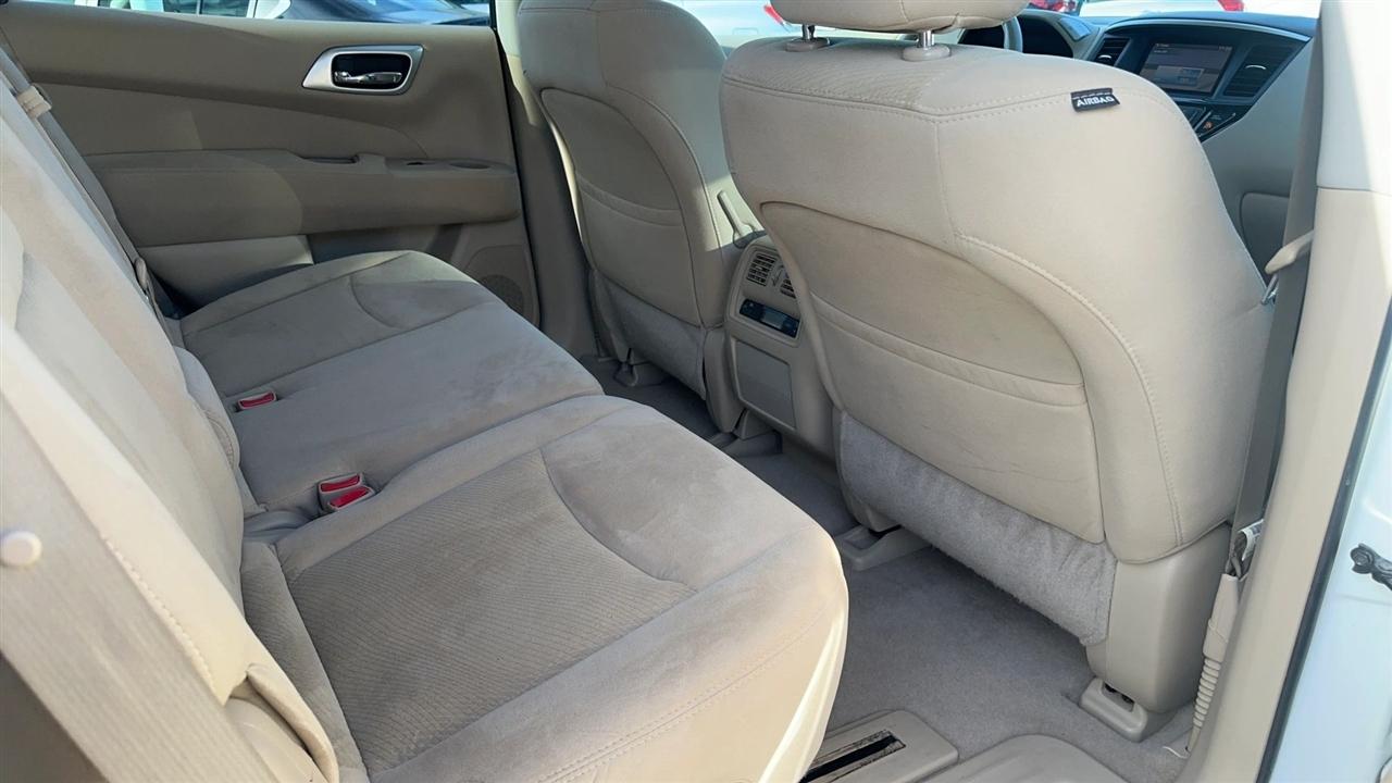 Nissan Pathfinder 2WD 4dr SV 2015