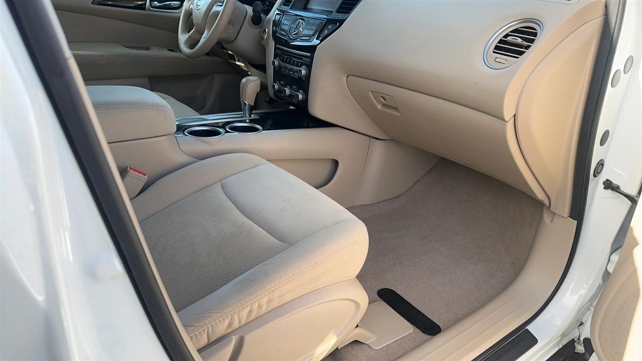 Nissan Pathfinder 2WD 4dr SV 2015