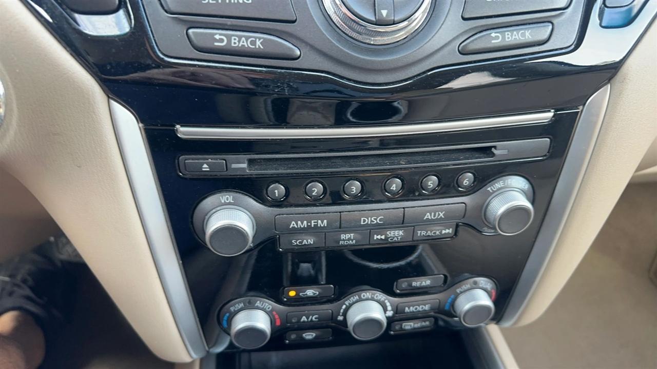 Nissan Pathfinder 2WD 4dr SV 2015