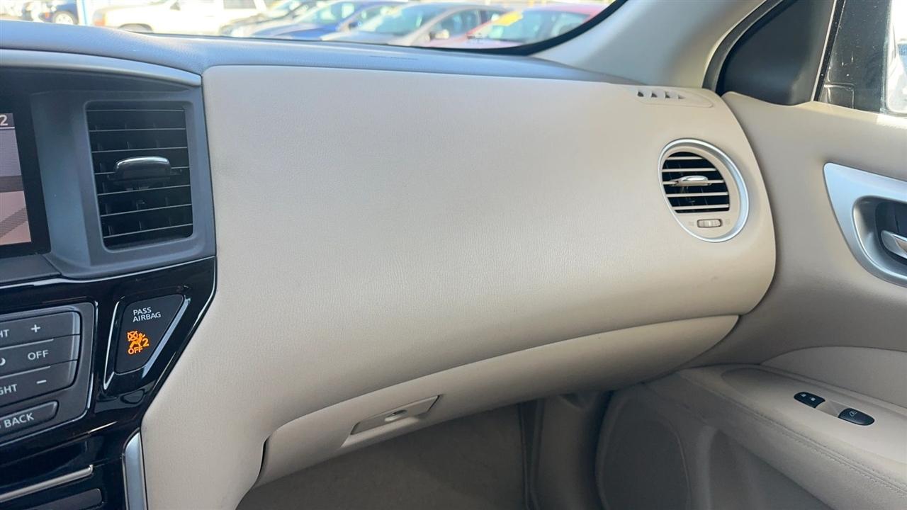 Nissan Pathfinder 2WD 4dr SV 2015