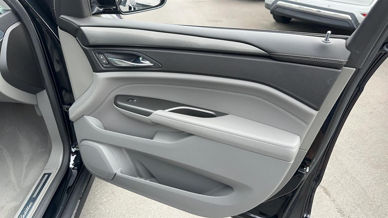 Cadillac SRX FWD 4dr Base 2012