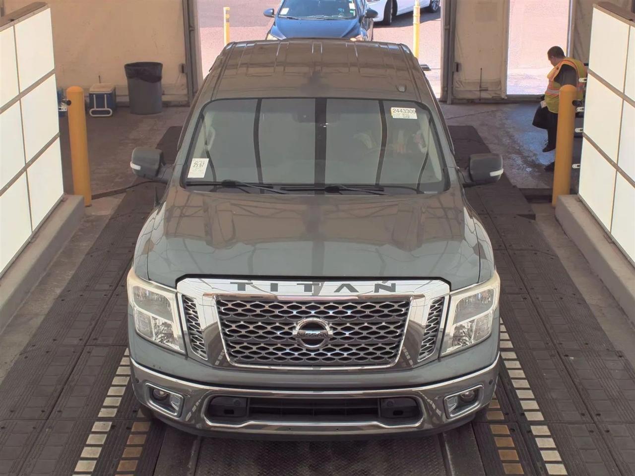 Nissan Titan 4x2 Crew Cab SV 2017