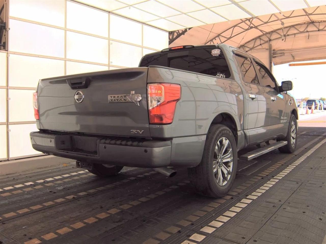 Nissan Titan 4x2 Crew Cab SV 2017