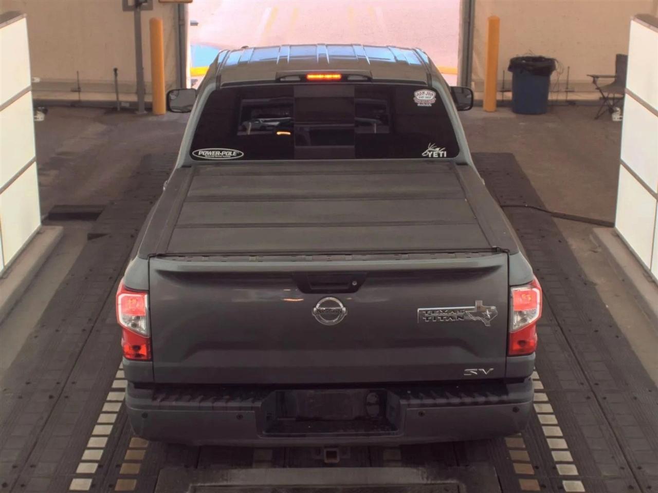 Nissan Titan 4x2 Crew Cab SV 2017