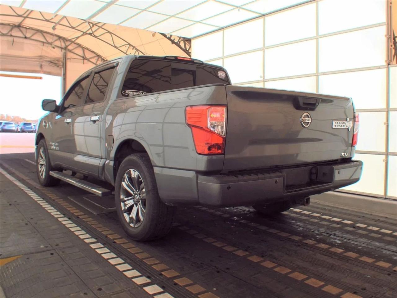 Nissan Titan 4x2 Crew Cab SV 2017