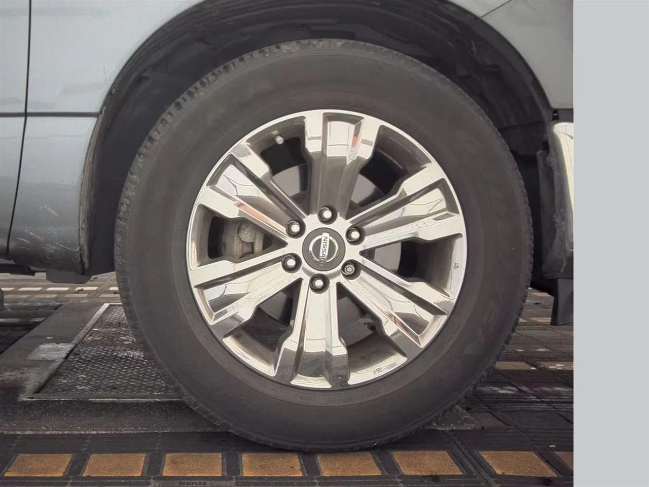 Nissan Titan 4x2 Crew Cab SV 2017