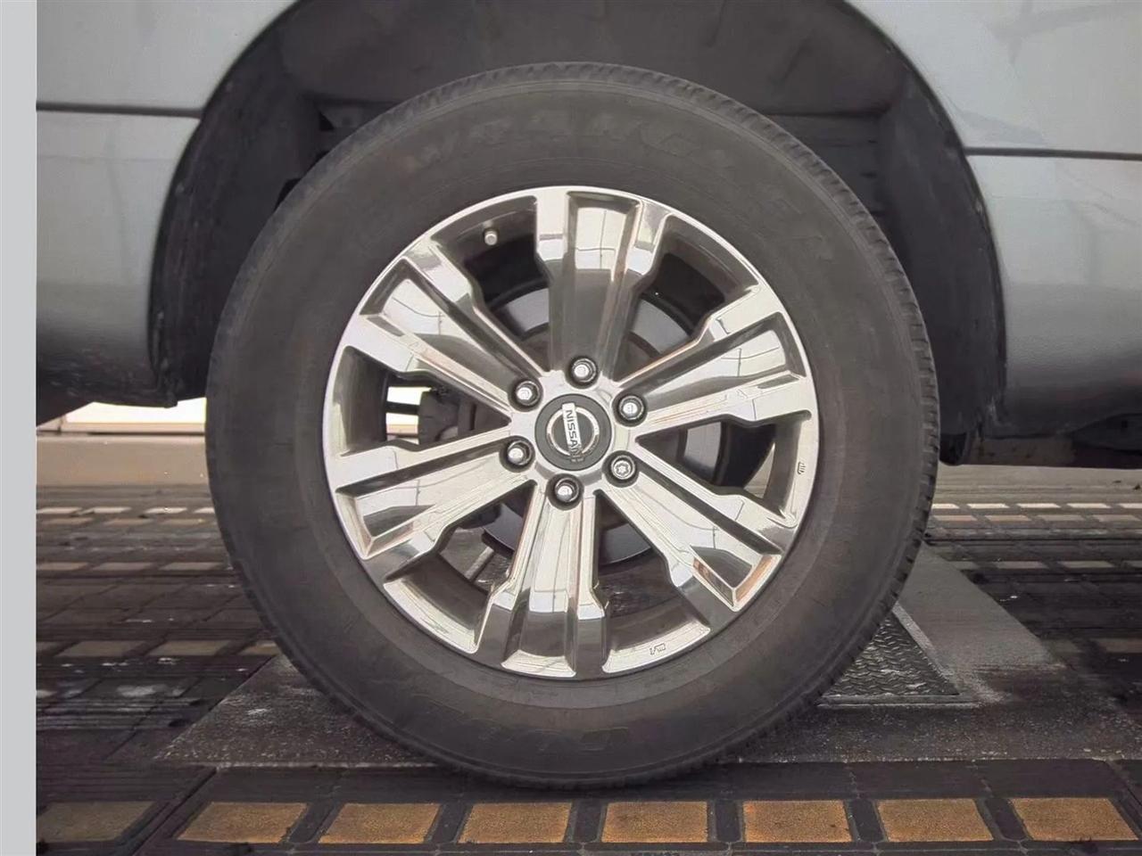 Nissan Titan 4x2 Crew Cab SV 2017