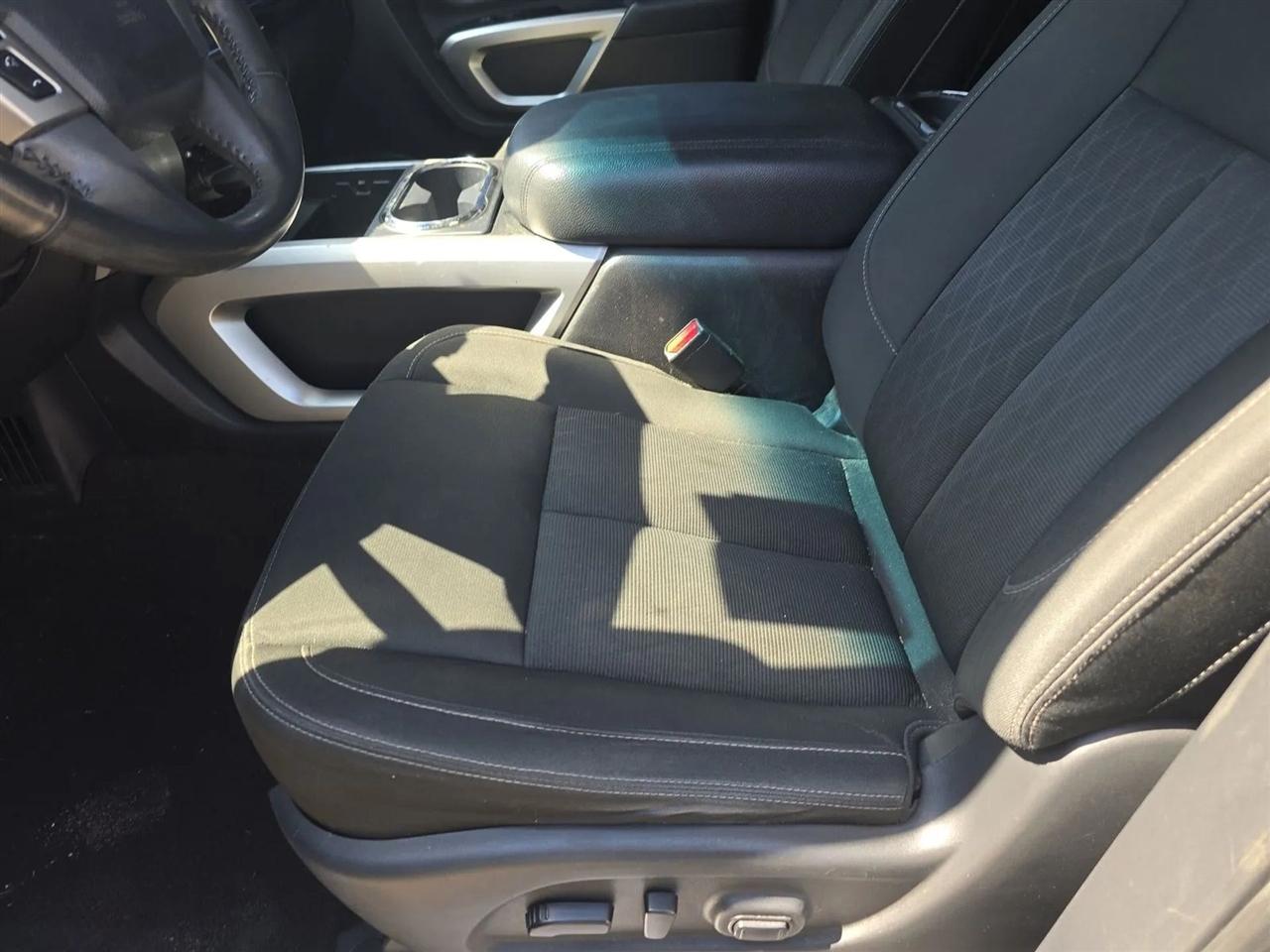 Nissan Titan 4x2 Crew Cab SV 2017