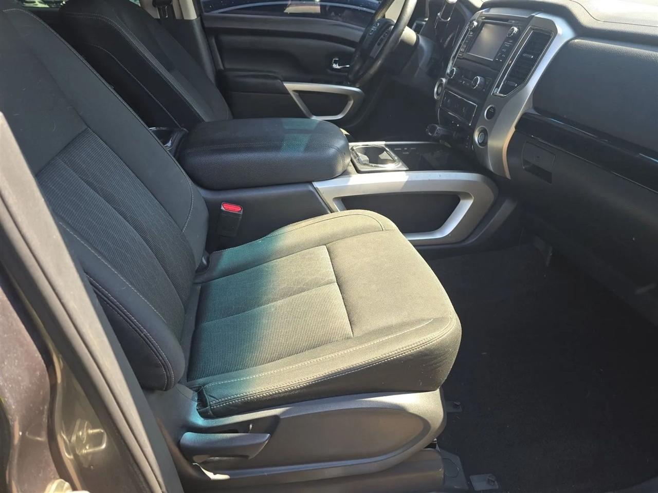 Nissan Titan 4x2 Crew Cab SV 2017