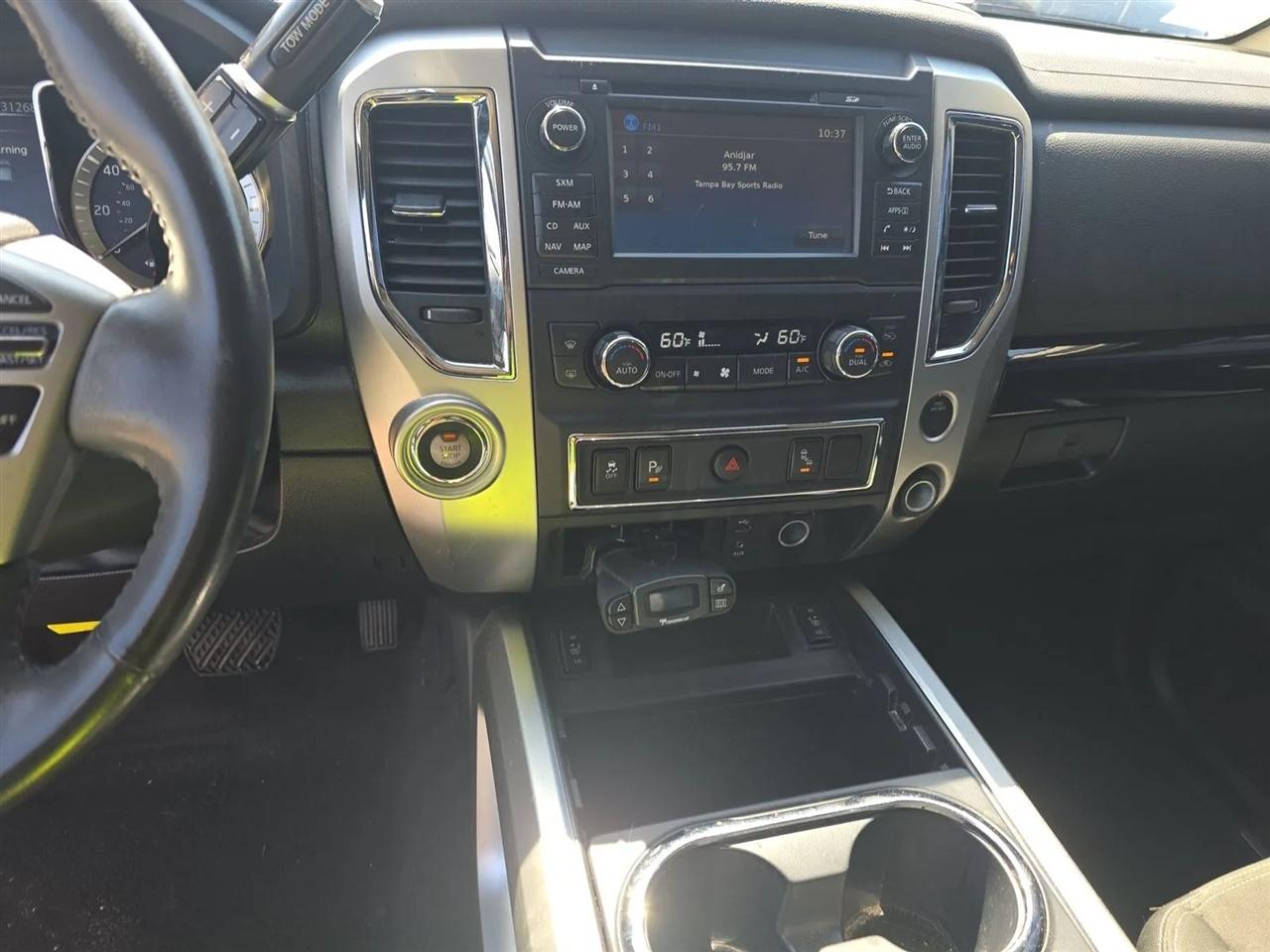 Nissan Titan 4x2 Crew Cab SV 2017