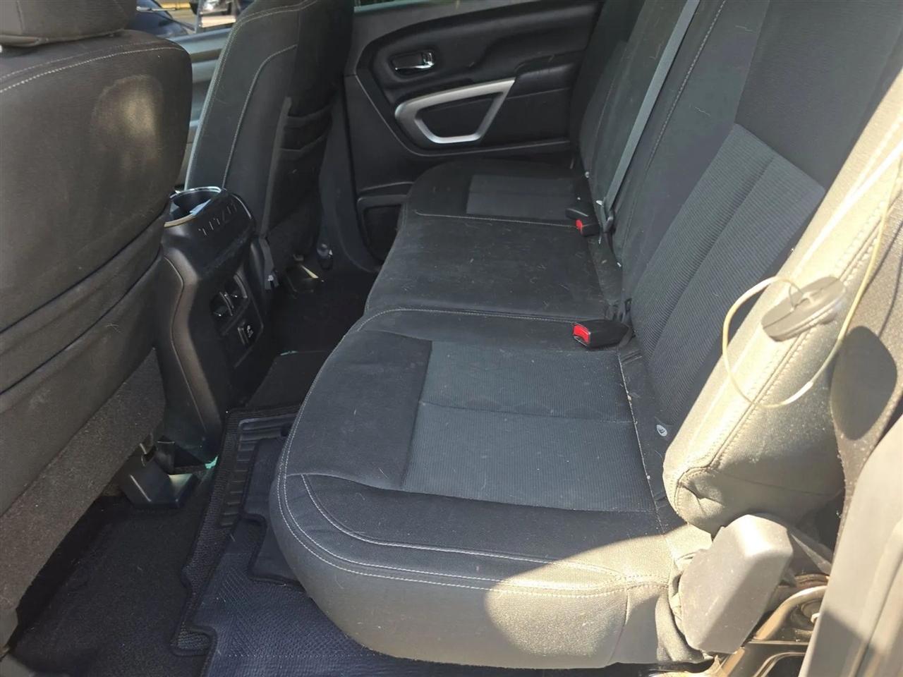 Nissan Titan 4x2 Crew Cab SV 2017