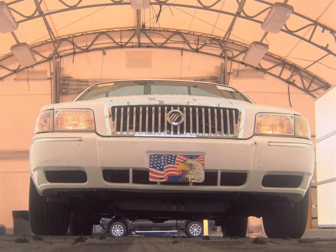 Mercury Grand Marquis 4dr Sdn LS 2011