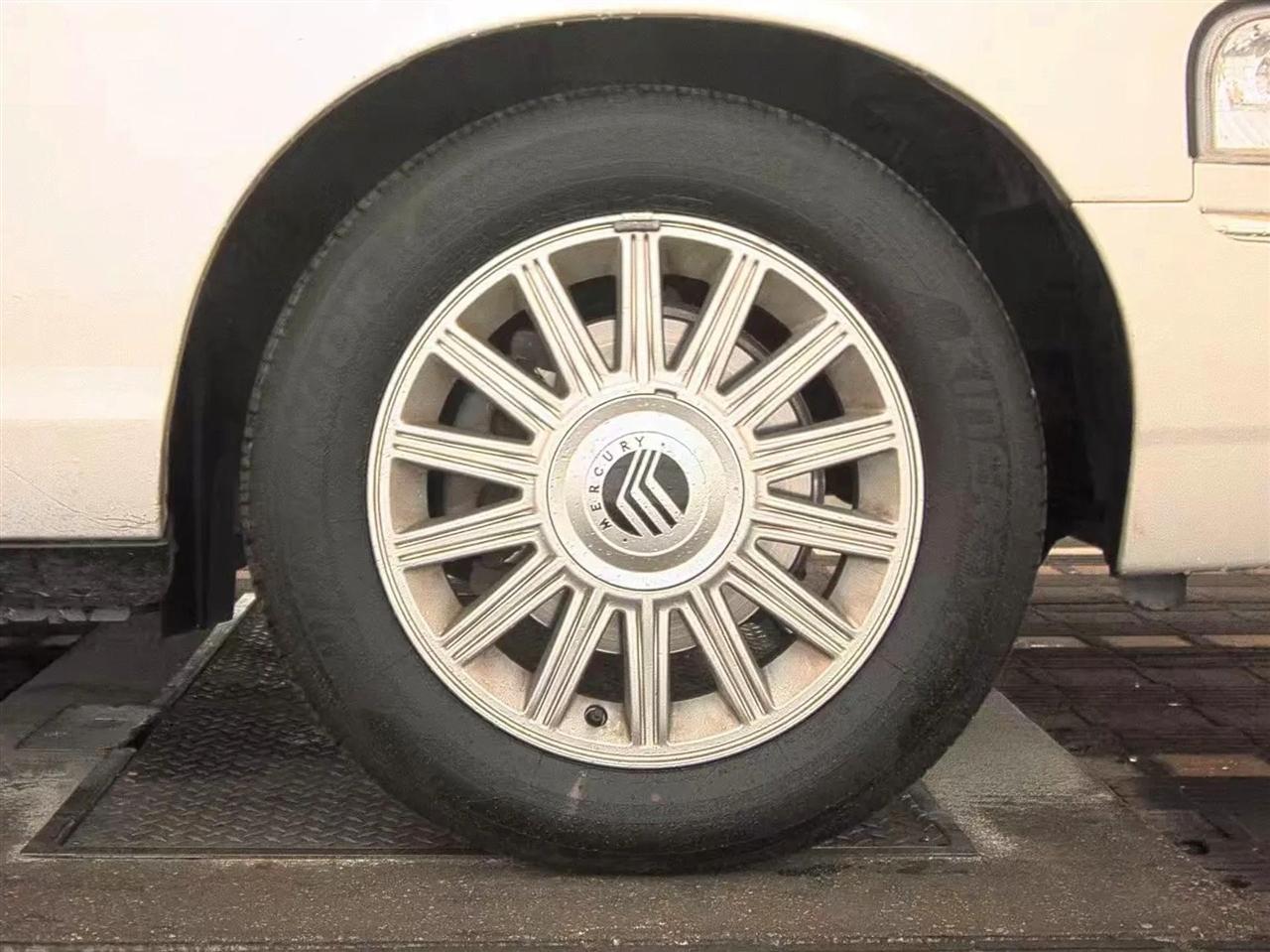 Mercury Grand Marquis 4dr Sdn LS 2011