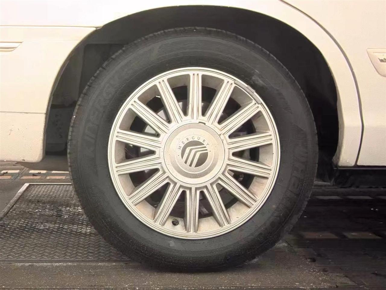 Mercury Grand Marquis 4dr Sdn LS 2011