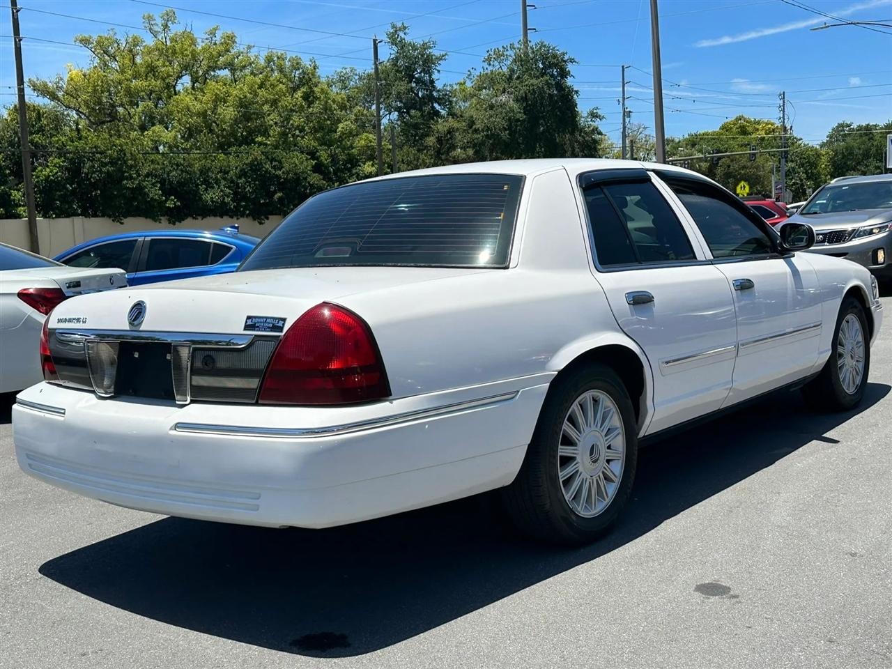 Mercury Grand Marquis 4dr Sdn LS 2011
