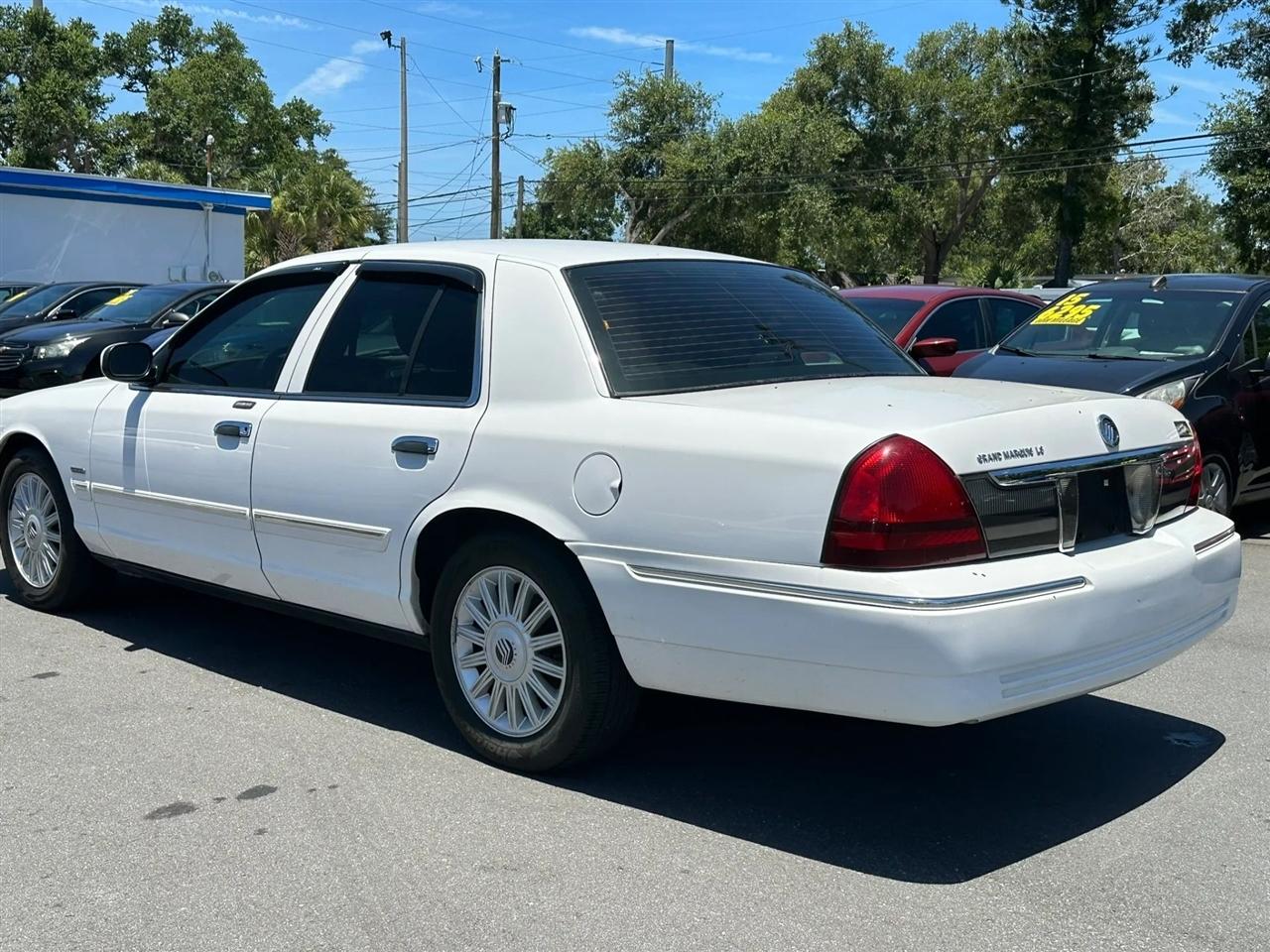 Mercury Grand Marquis 4dr Sdn LS 2011