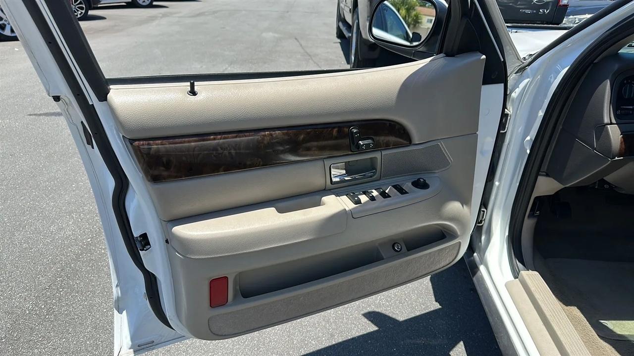 Mercury Grand Marquis 4dr Sdn LS 2011