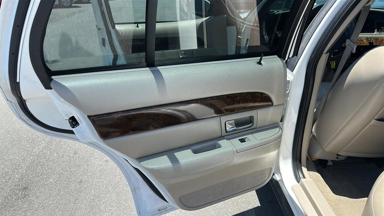 Mercury Grand Marquis 4dr Sdn LS 2011