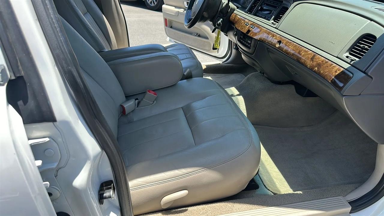 Mercury Grand Marquis 4dr Sdn LS 2011