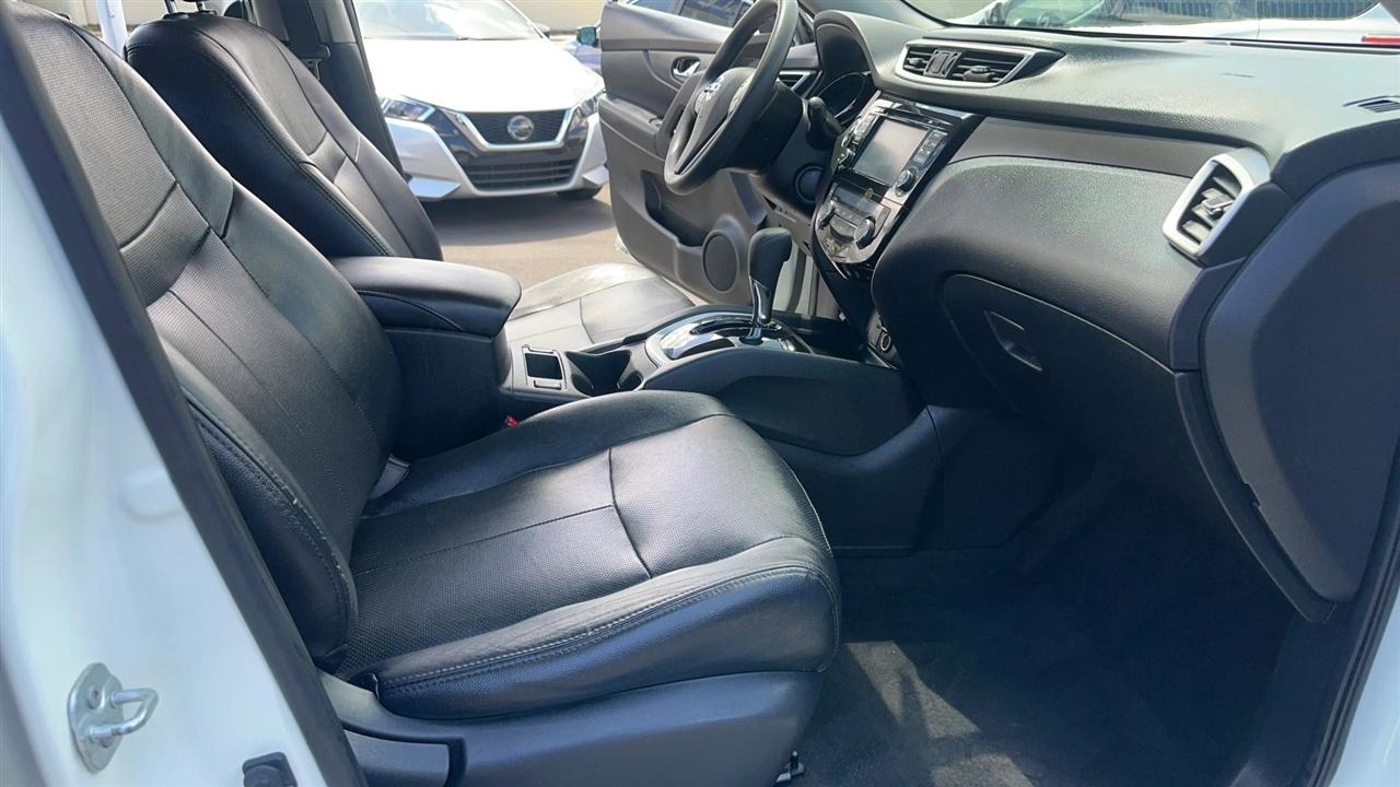 Nissan Rogue FWD 4dr SV 2016