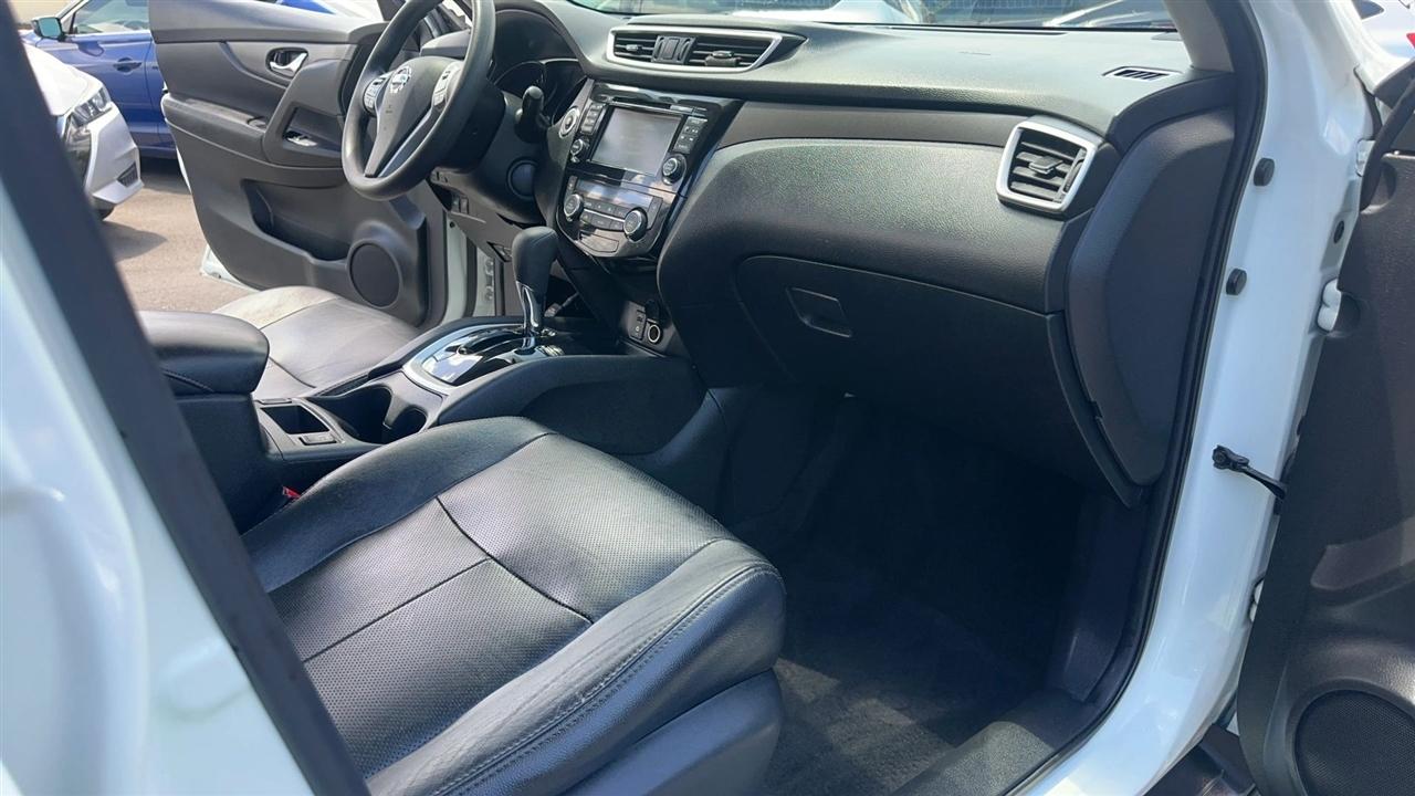 Nissan Rogue FWD 4dr SV 2016