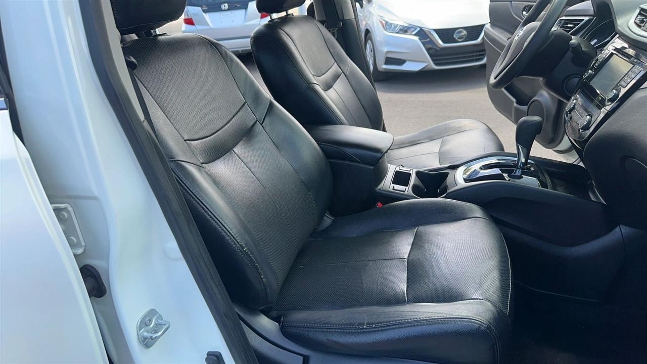 Nissan Rogue FWD 4dr SV 2016