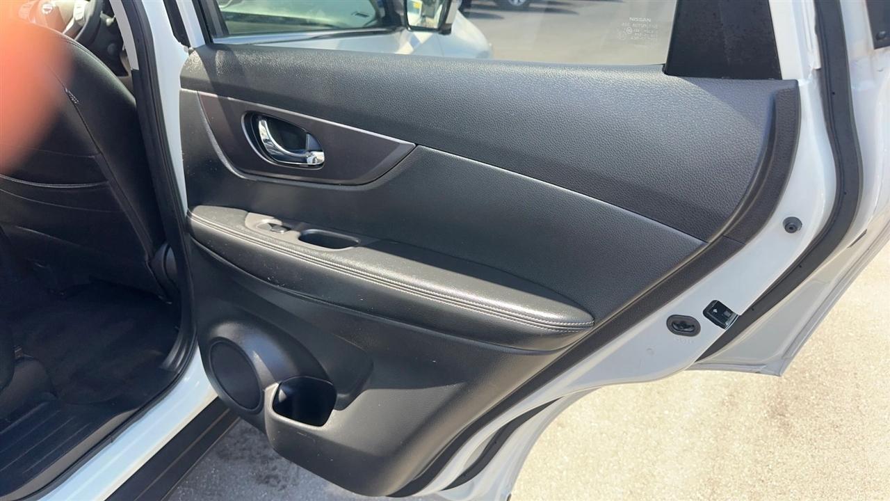 Nissan Rogue FWD 4dr SV 2016