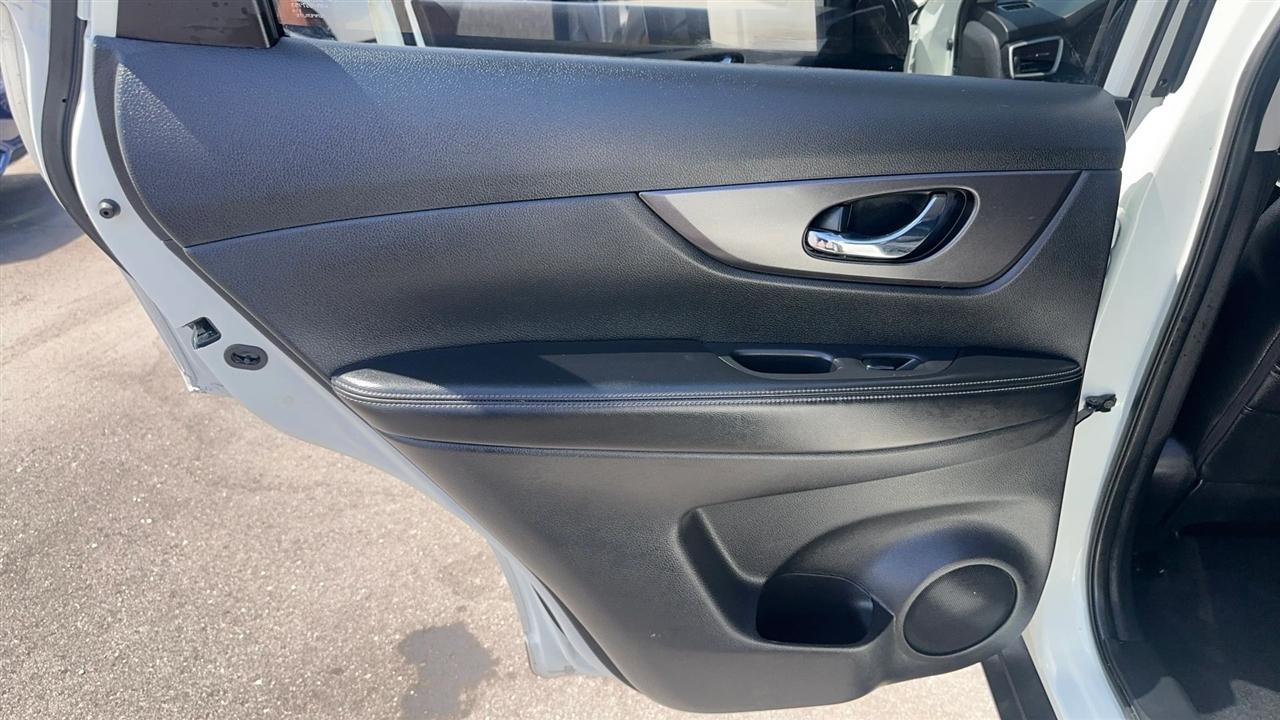 Nissan Rogue FWD 4dr SV 2016