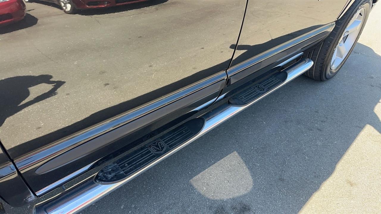 Dodge Ram 1500 2WD Quad Cab 140.5" SLT 2007