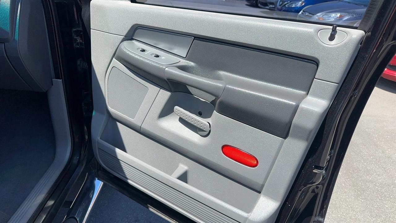 Dodge Ram 1500 2WD Quad Cab 140.5" SLT 2007