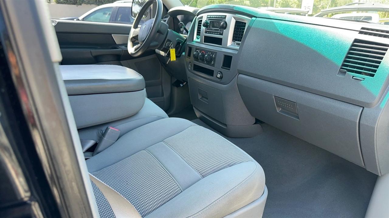 Dodge Ram 1500 2WD Quad Cab 140.5" SLT 2007