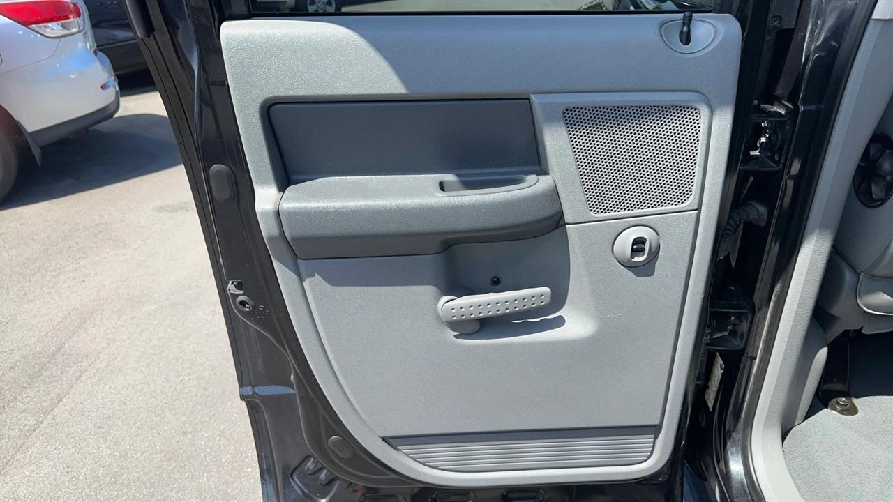 Dodge Ram 1500 2WD Quad Cab 140.5" SLT 2007