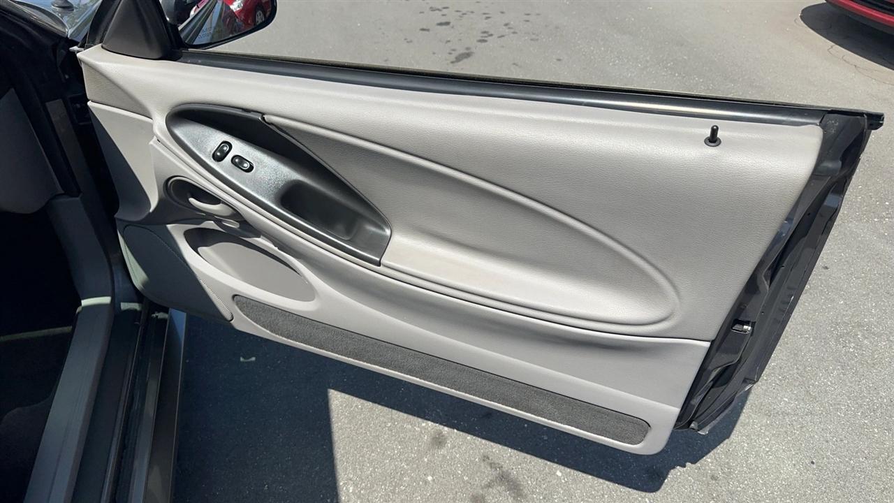 Ford Mustang 2dr Cpe Standard 2004