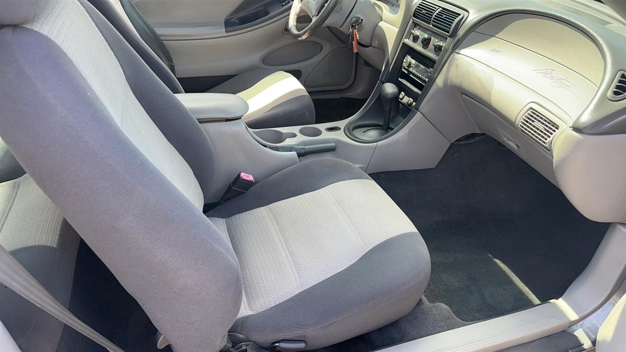 Ford Mustang 2dr Cpe Standard 2004