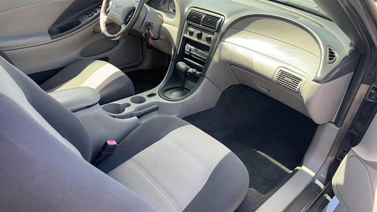 Ford Mustang 2dr Cpe Standard 2004