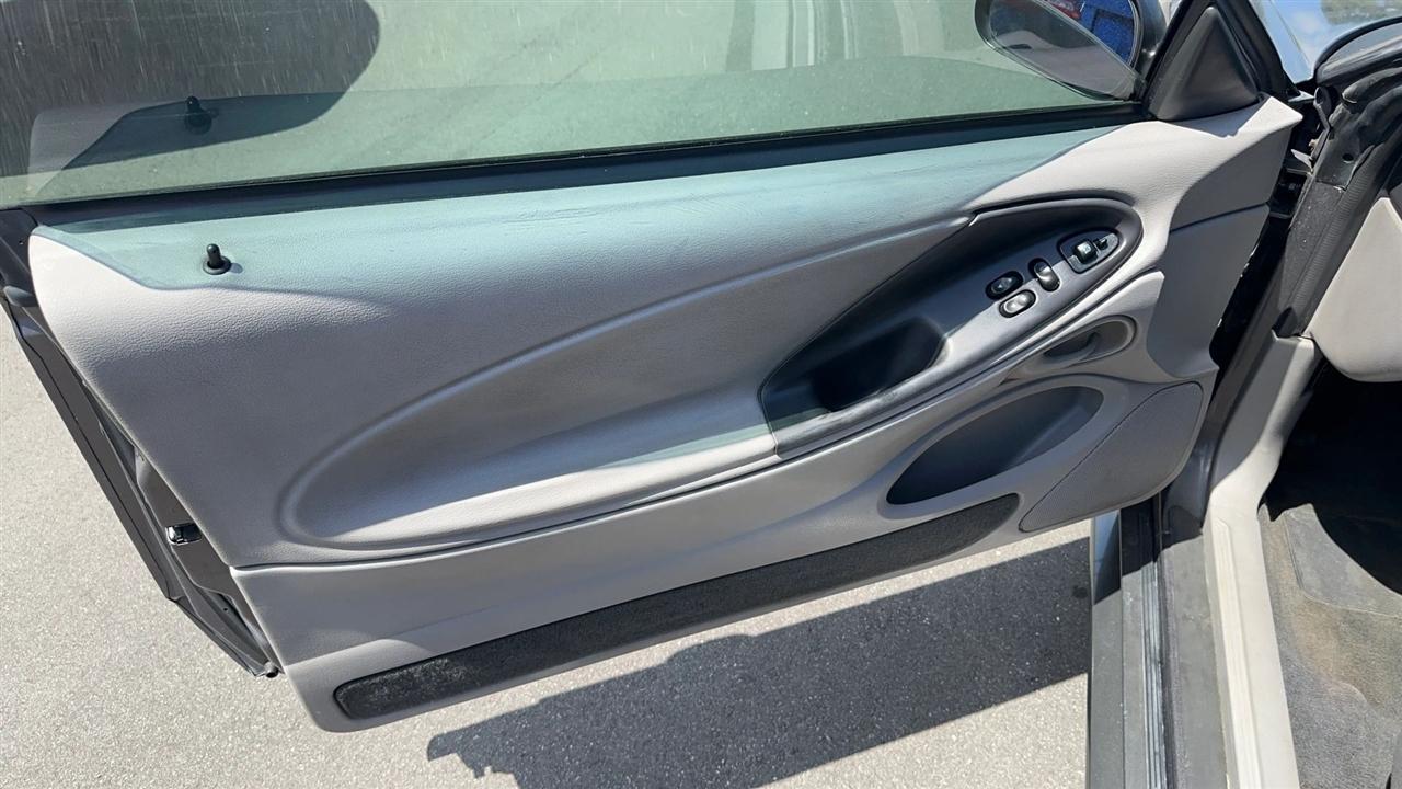 Ford Mustang 2dr Cpe Standard 2004