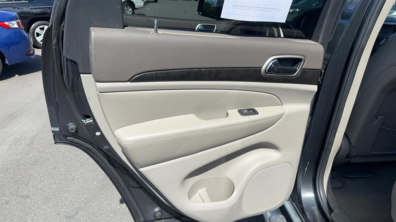 Jeep Grand Cherokee RWD 4dr Laredo 2011