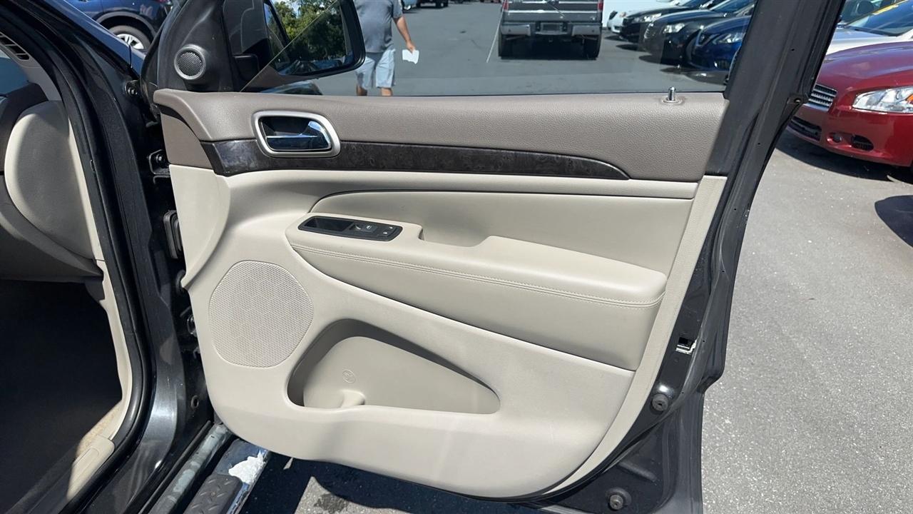 Jeep Grand Cherokee RWD 4dr Laredo 2011