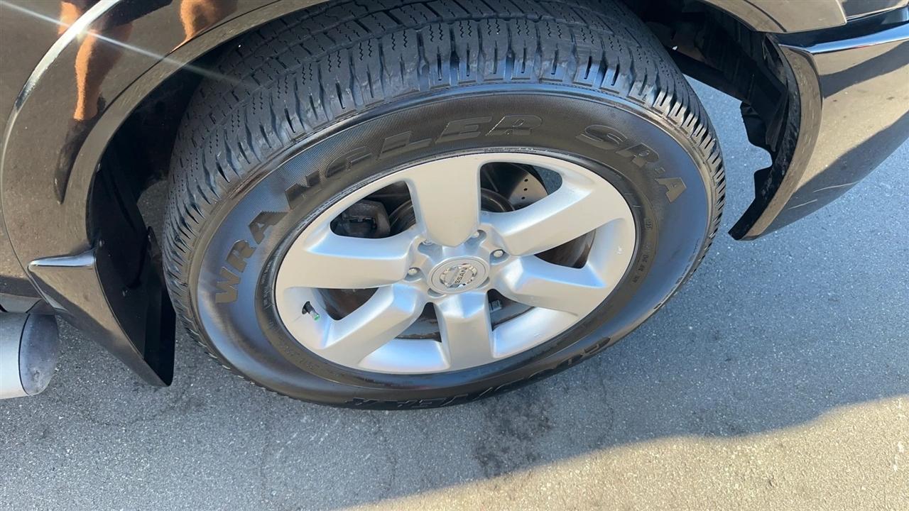 Nissan Titan 2WD Crew Cab SWB LE 2010