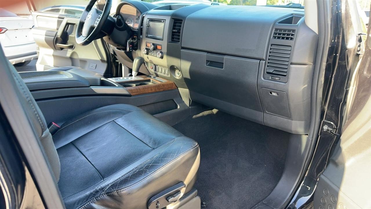 Nissan Titan 2WD Crew Cab SWB LE 2010