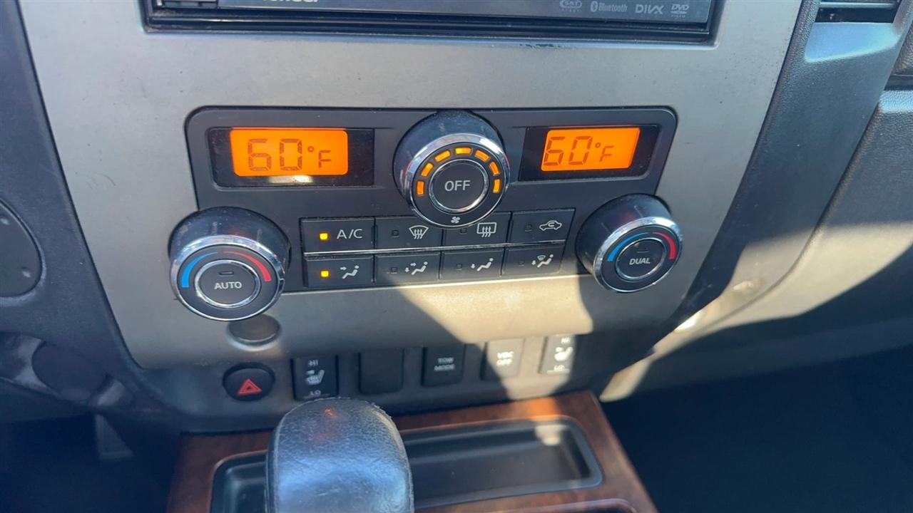 Nissan Titan 2WD Crew Cab SWB LE 2010