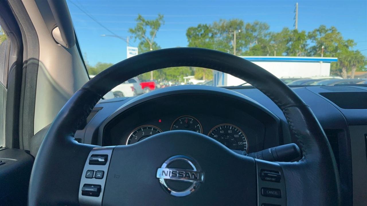 Nissan Titan 2WD Crew Cab SWB LE 2010