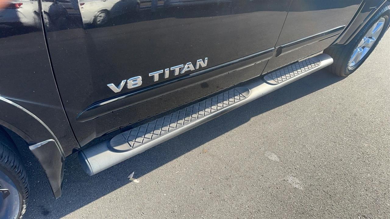 Nissan Titan 2WD Crew Cab SWB LE 2010