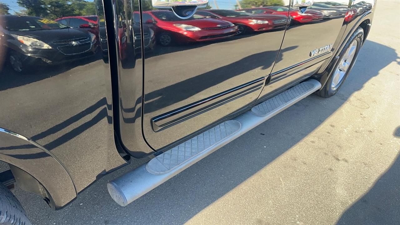 Nissan Titan 2WD Crew Cab SWB LE 2010