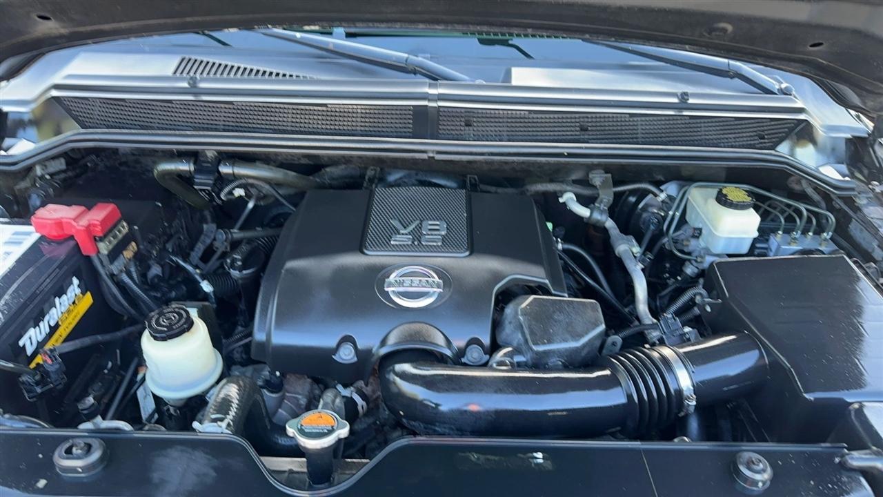 Nissan Titan 2WD Crew Cab SWB LE 2010